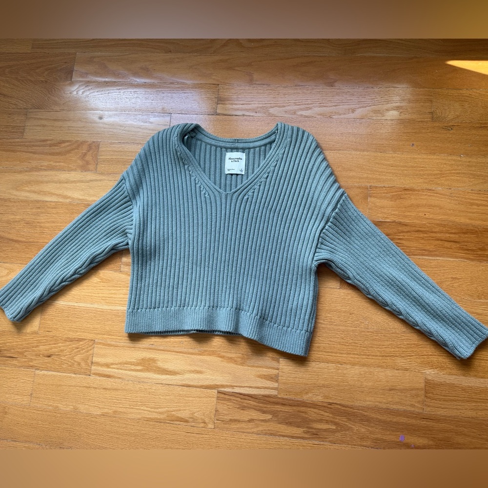 Abercrombie & Fitch Green V-Neck Sweater
